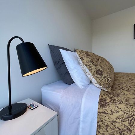 Luxury 2 Bedroom Townhouse Opposite Merivale Mall Крайстчърч Екстериор снимка