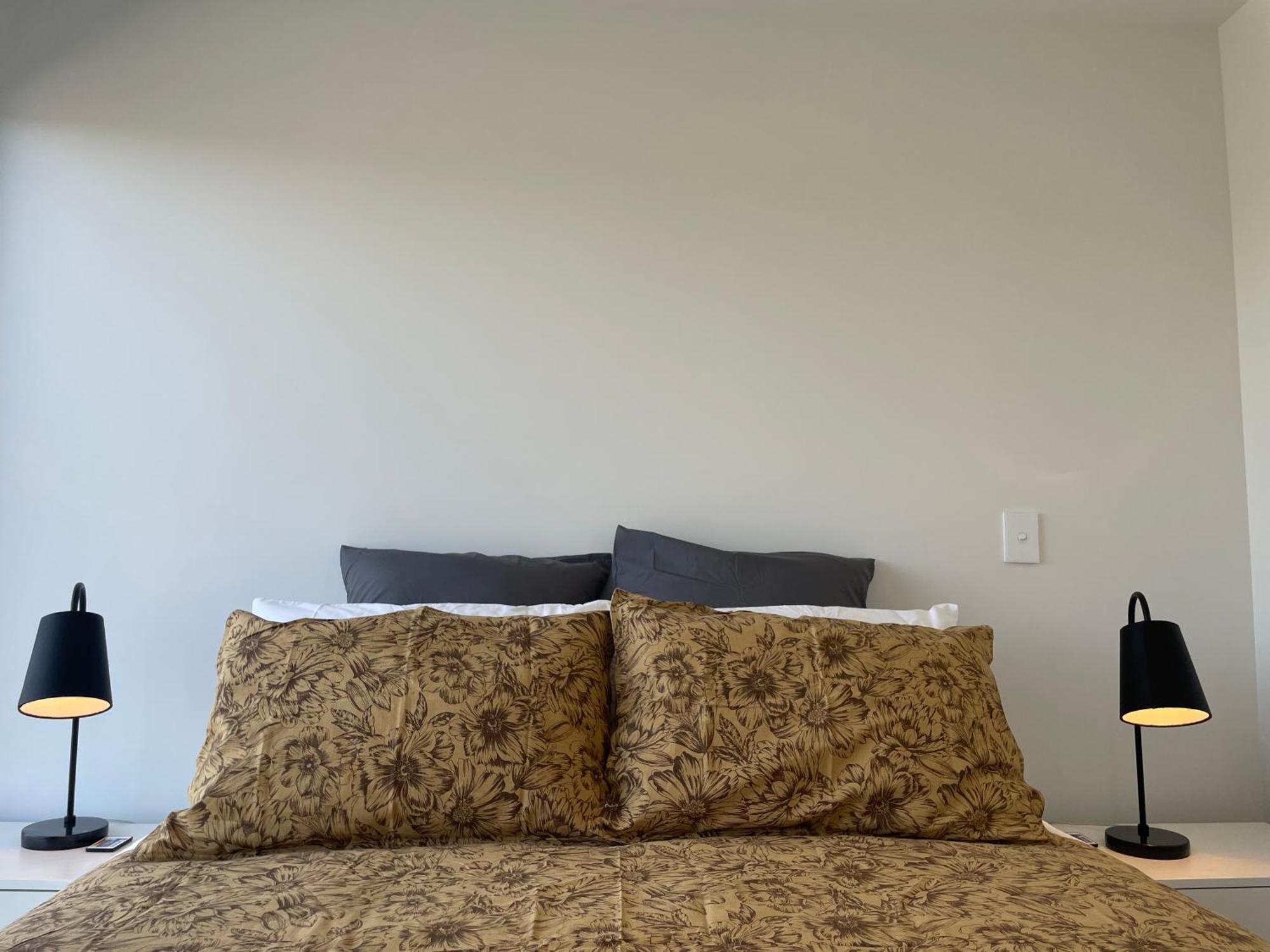 Luxury 2 Bedroom Townhouse Opposite Merivale Mall Крайстчърч Екстериор снимка