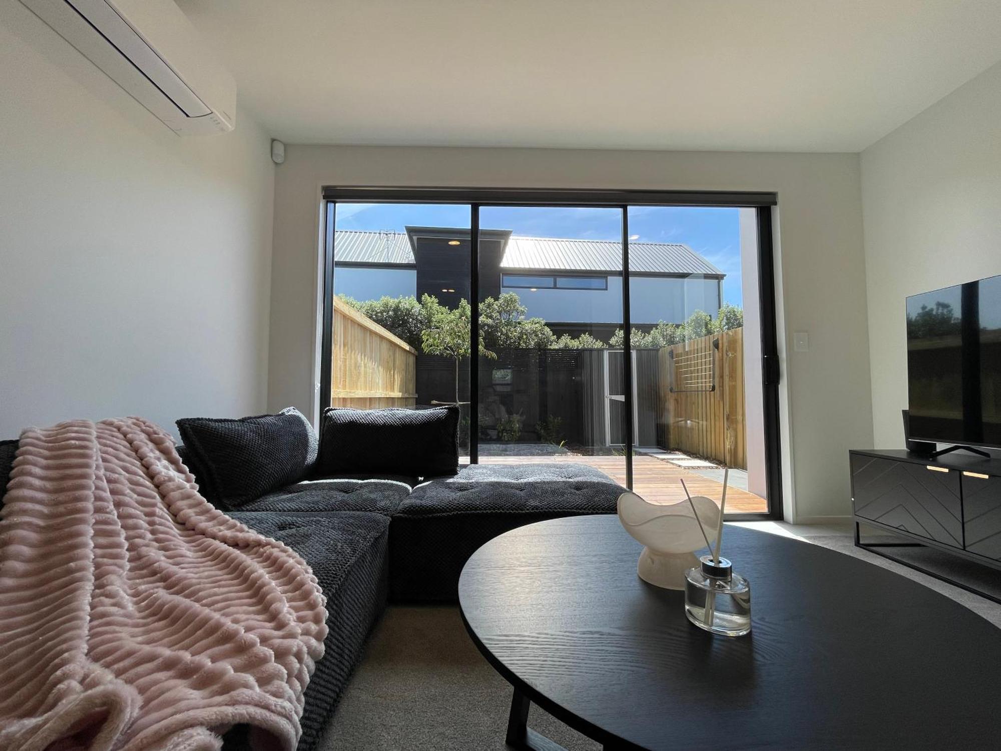 Luxury 2 Bedroom Townhouse Opposite Merivale Mall Крайстчърч Екстериор снимка