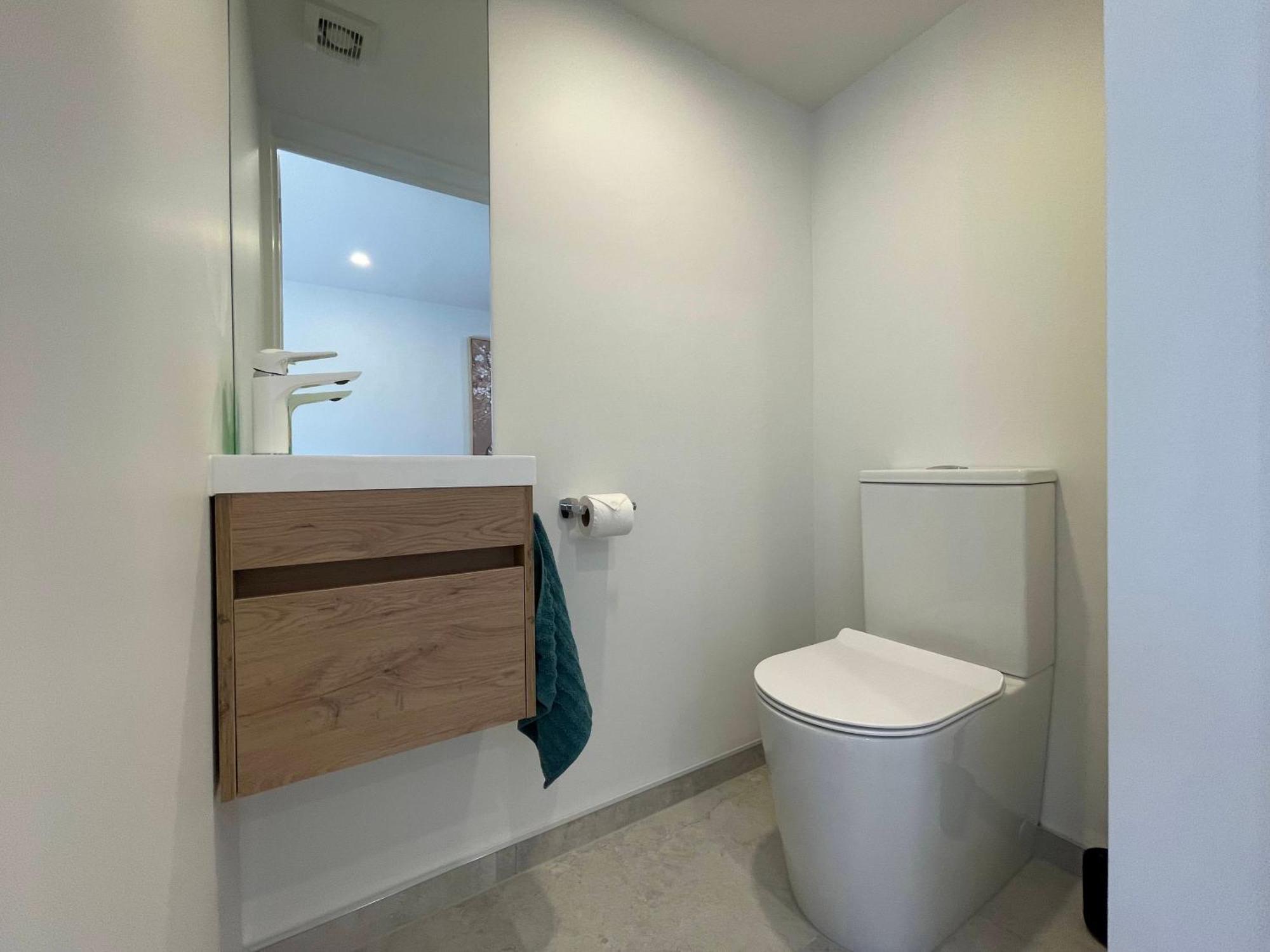 Luxury 2 Bedroom Townhouse Opposite Merivale Mall Крайстчърч Екстериор снимка