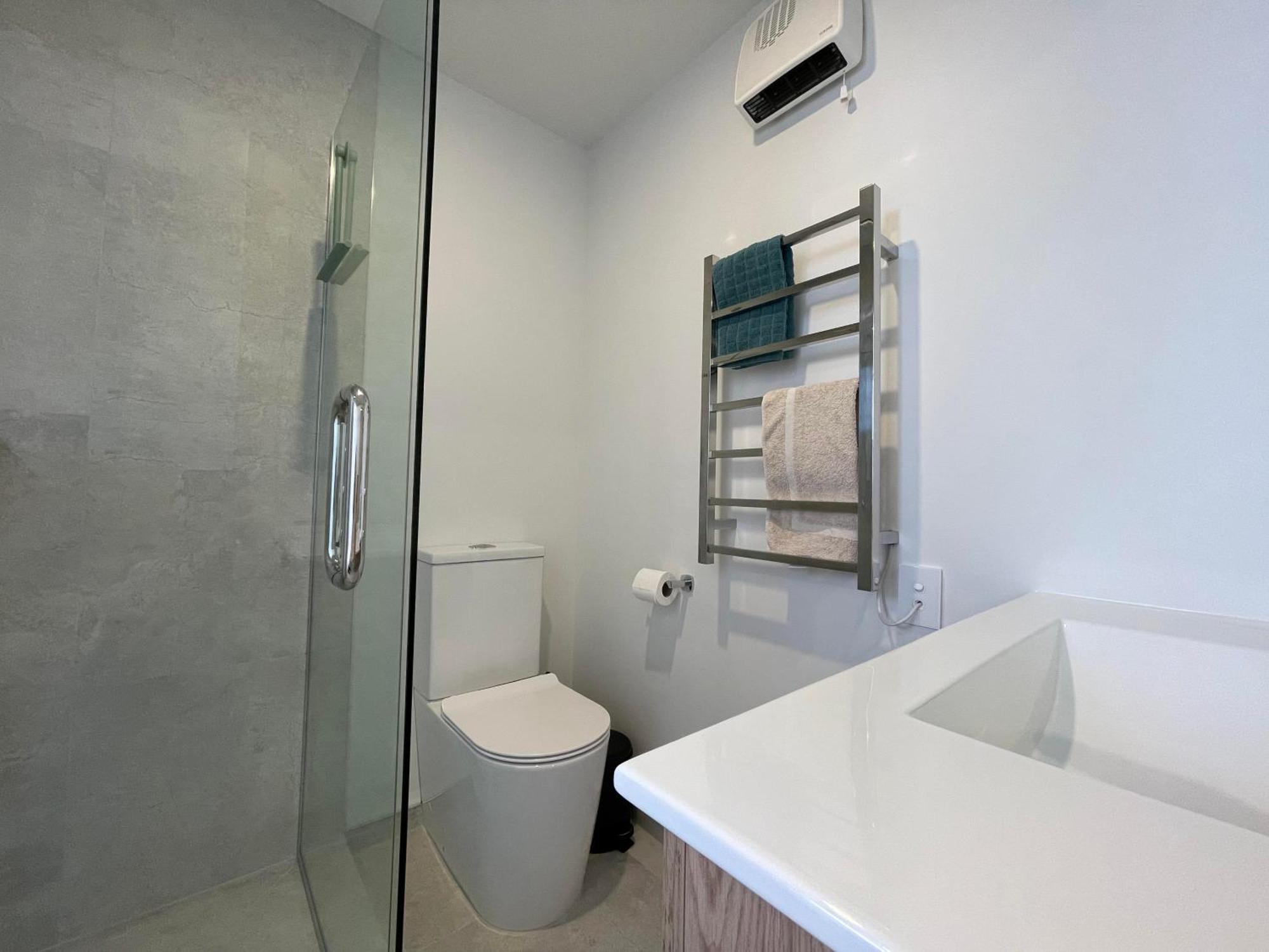 Luxury 2 Bedroom Townhouse Opposite Merivale Mall Крайстчърч Екстериор снимка