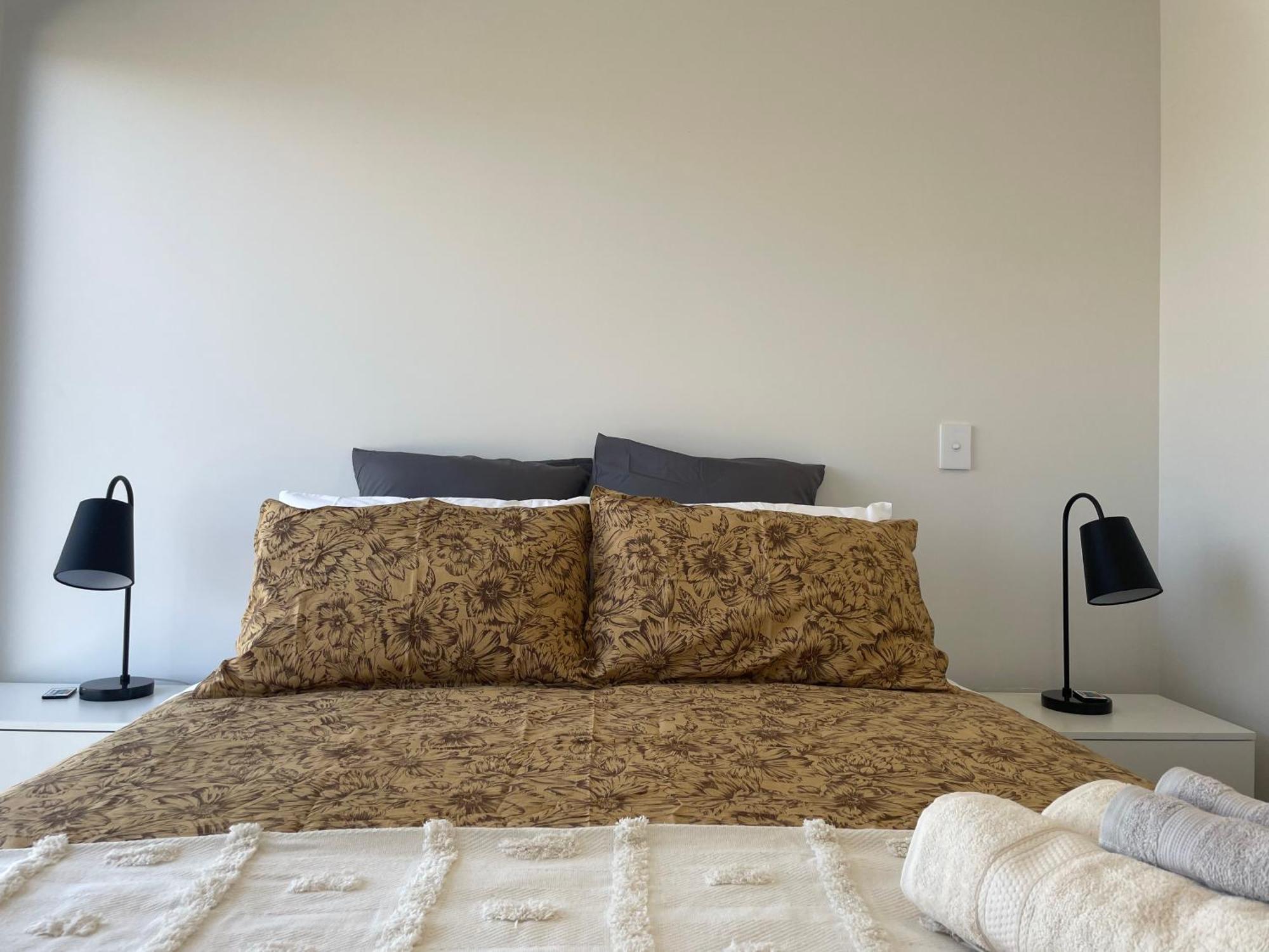 Luxury 2 Bedroom Townhouse Opposite Merivale Mall Крайстчърч Екстериор снимка