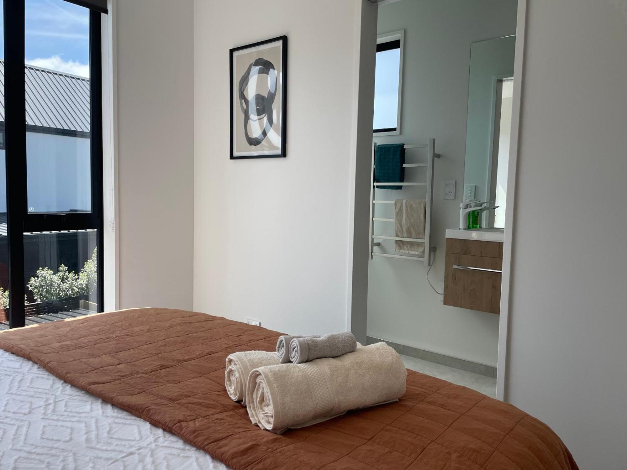 Luxury 2 Bedroom Townhouse Opposite Merivale Mall Крайстчърч Екстериор снимка