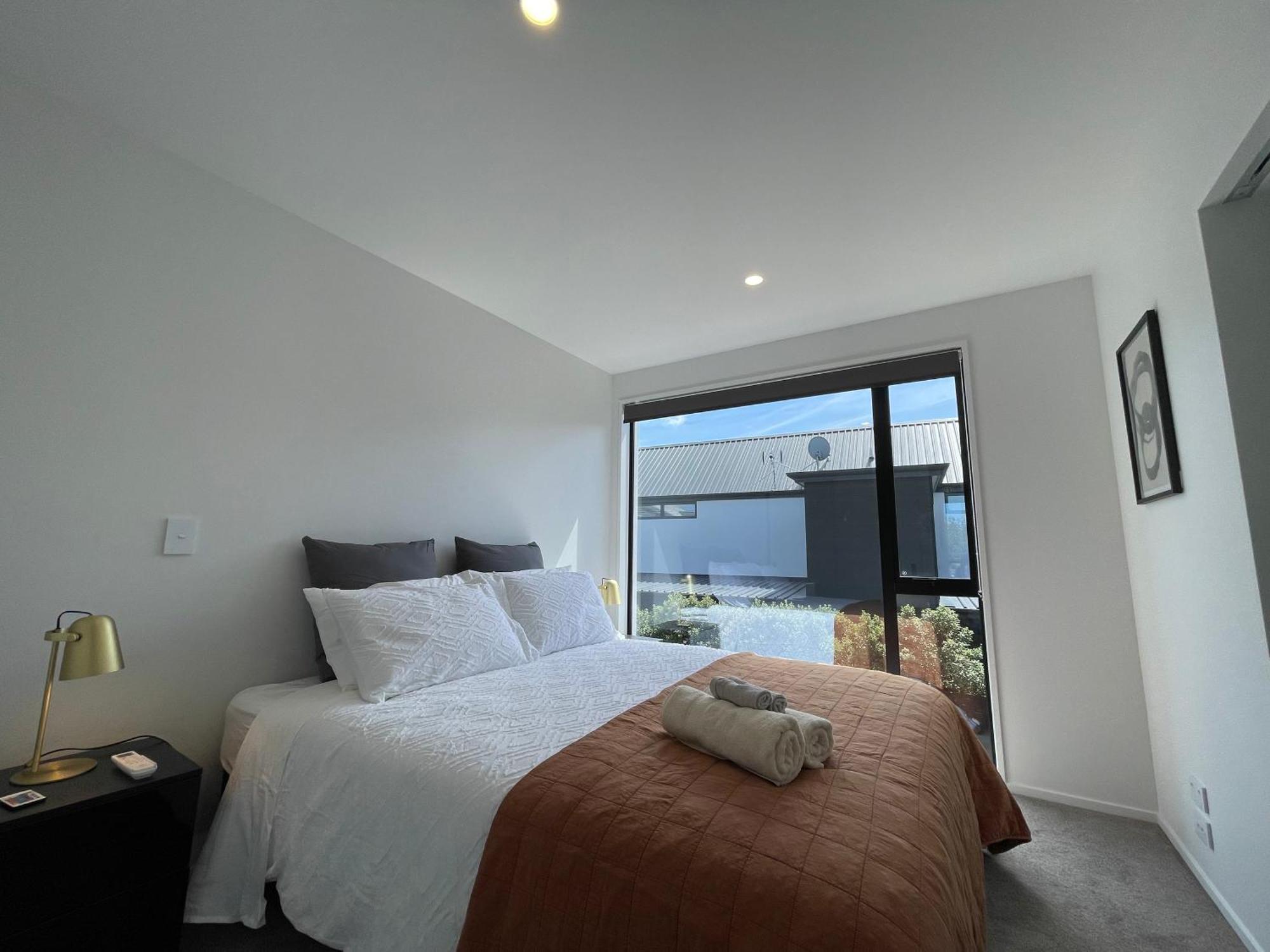 Luxury 2 Bedroom Townhouse Opposite Merivale Mall Крайстчърч Екстериор снимка