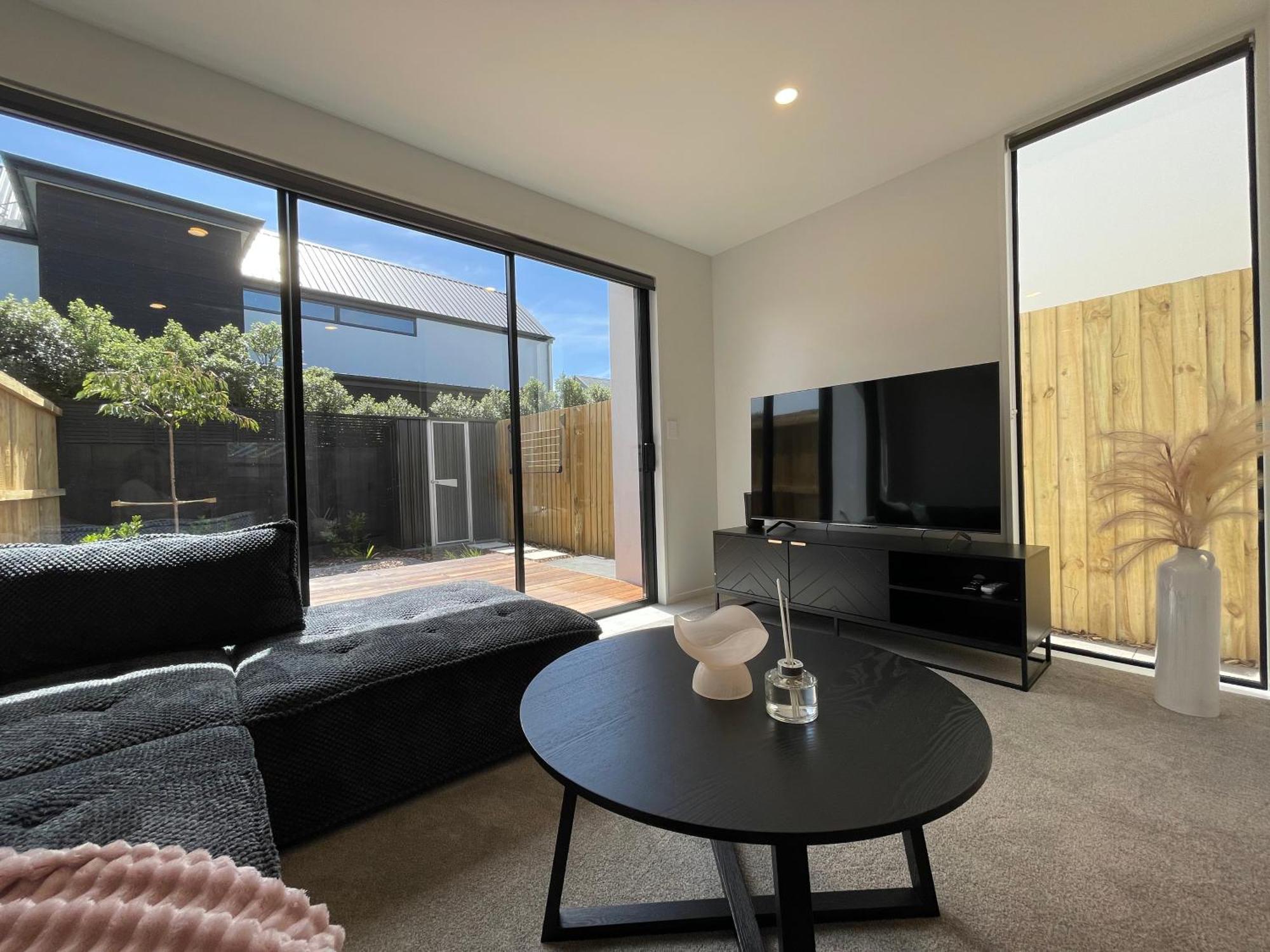 Luxury 2 Bedroom Townhouse Opposite Merivale Mall Крайстчърч Екстериор снимка