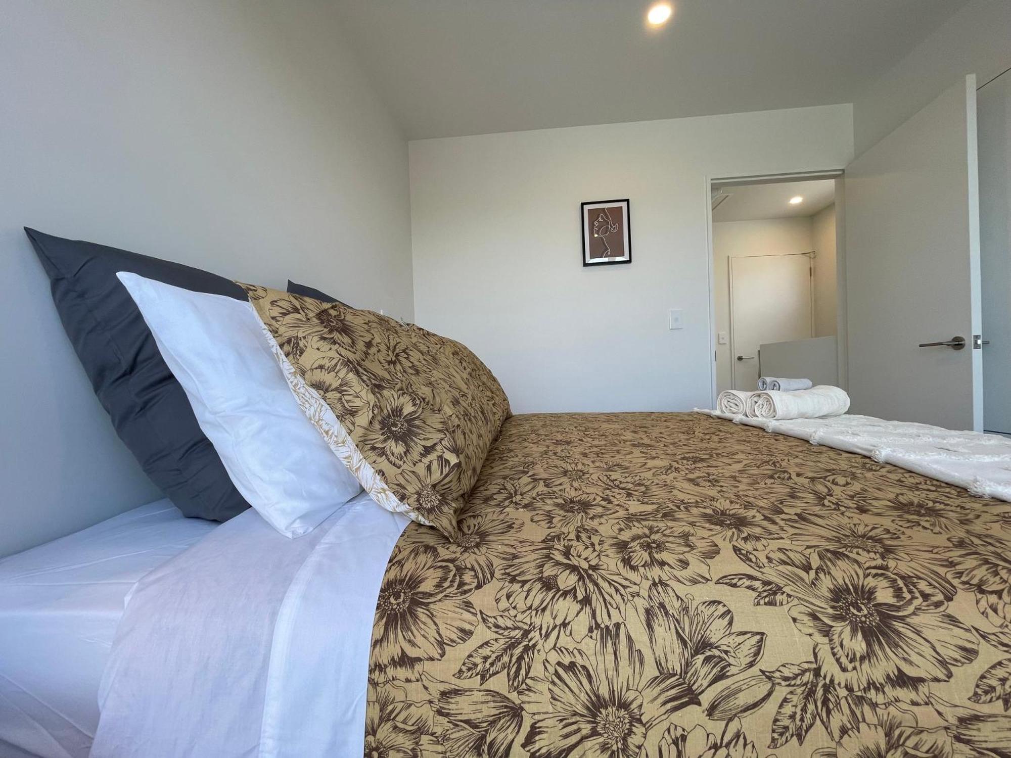 Luxury 2 Bedroom Townhouse Opposite Merivale Mall Крайстчърч Екстериор снимка
