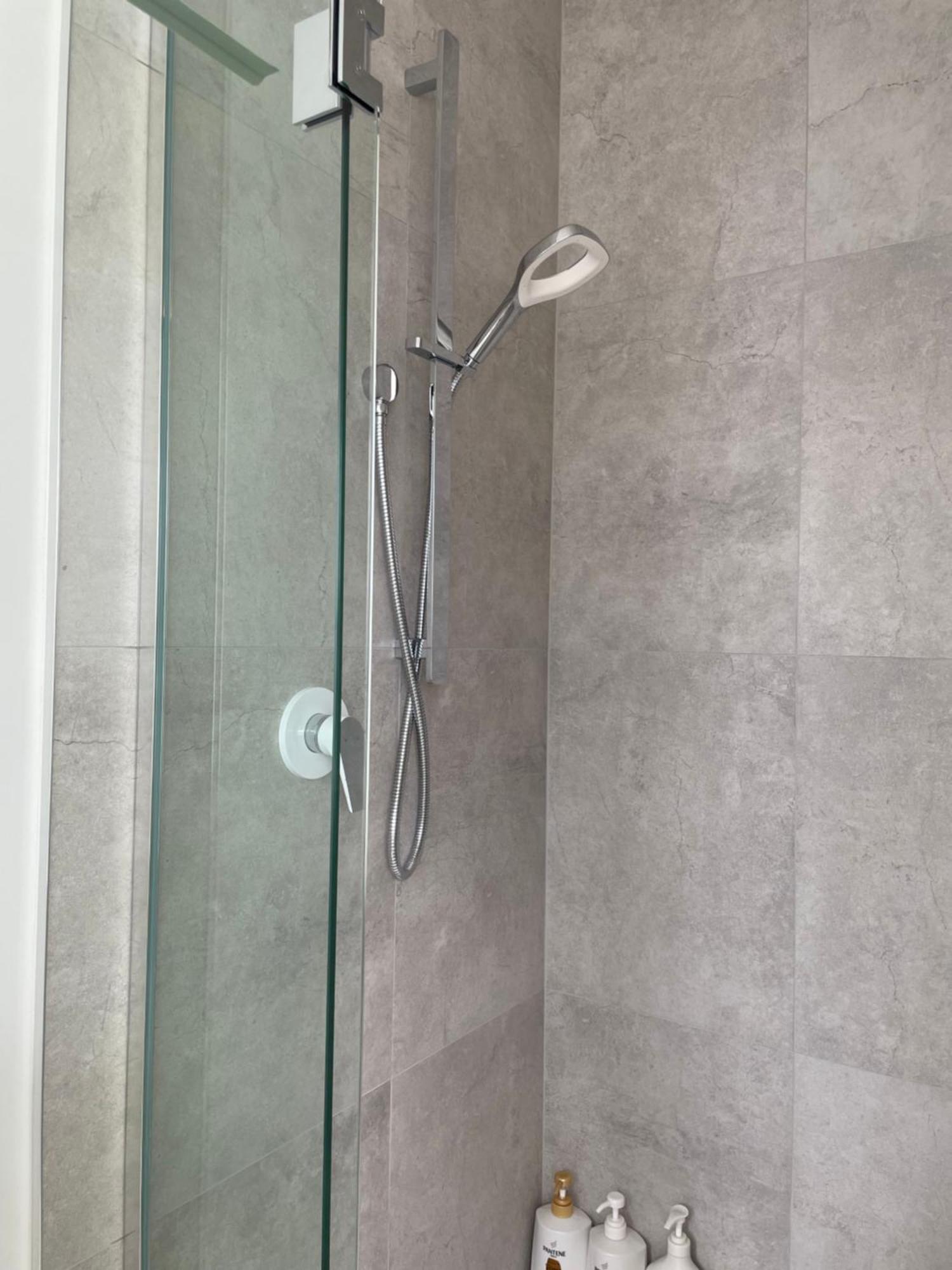 Luxury 2 Bedroom Townhouse Opposite Merivale Mall Крайстчърч Екстериор снимка